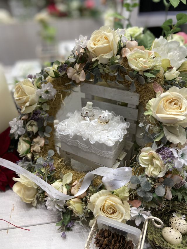 ハンマー加工のプラチナとイエローゴールドのペアリングです。