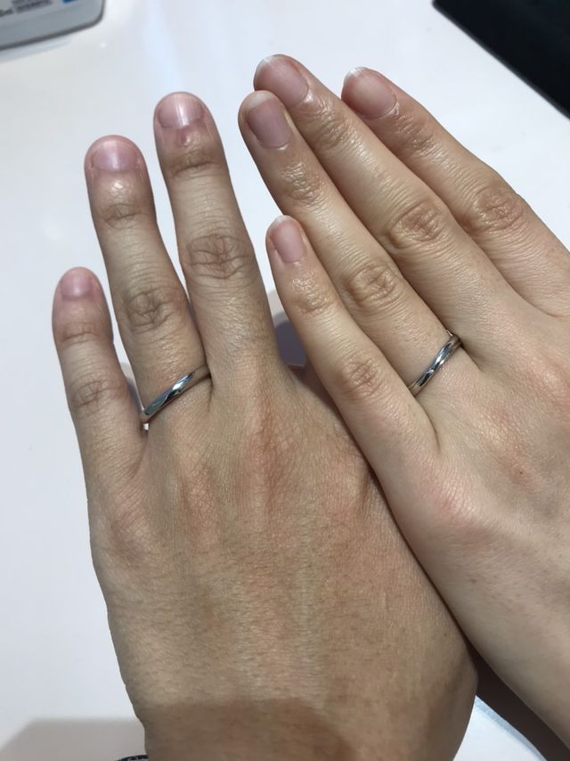 右がコッコレウェーブ、左がフローラストレートです。