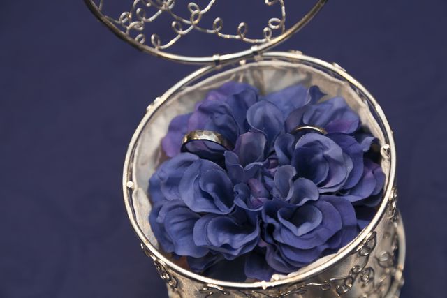 チタン製で表面は凹凸をつけました。