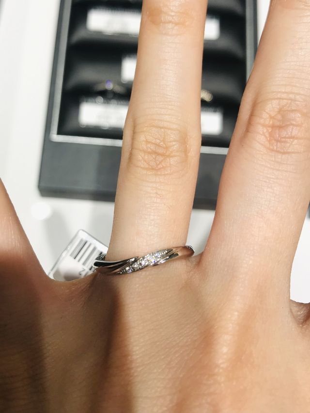 緩やかなウェーブ型、透明なダイヤモンド