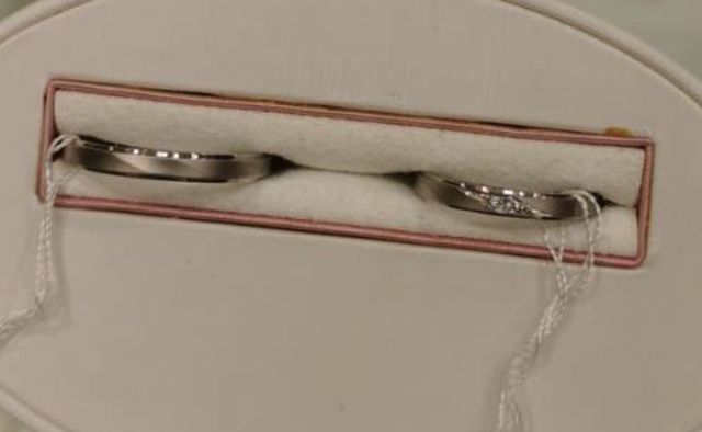 左が男性、右が女性用のペアデザインです。