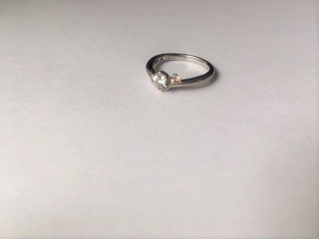 白とピンクの写真が輝いてとてもステキです。