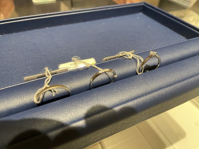 エンゲージリング、マリッジリングです。