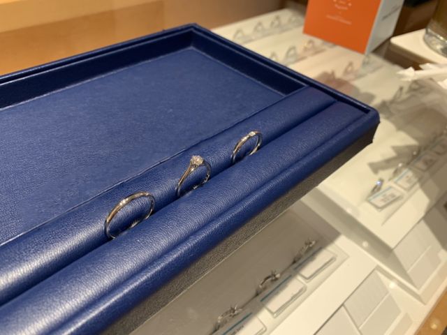 結婚指輪と婚約指輪です