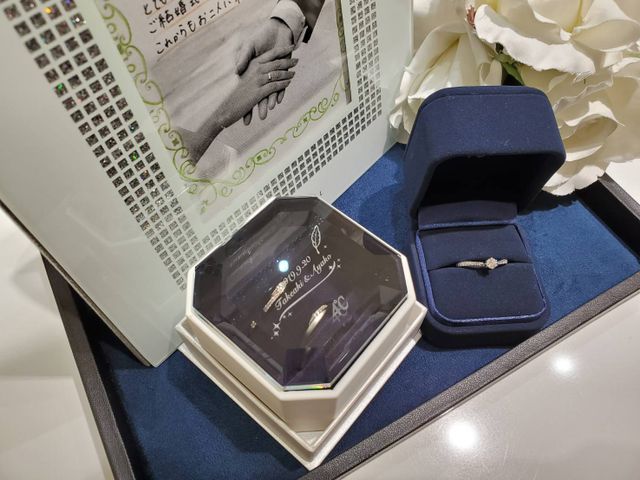 ウェーブのかかった綺麗なリングです。