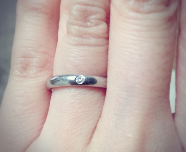 シンプルなデザインの指輪