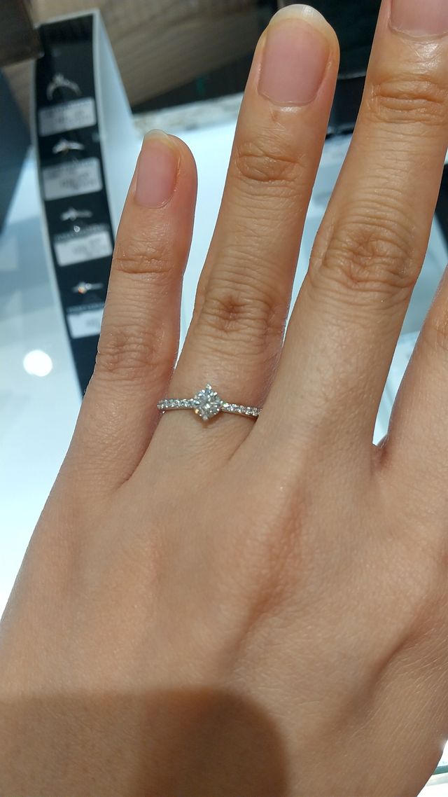 フォーエバーマークセッティング、4つ爪ひし形に留めてあります