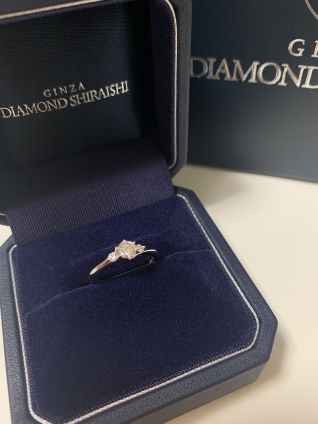 婚約指輪です。ダイヤが綺麗でお気に入りです◎