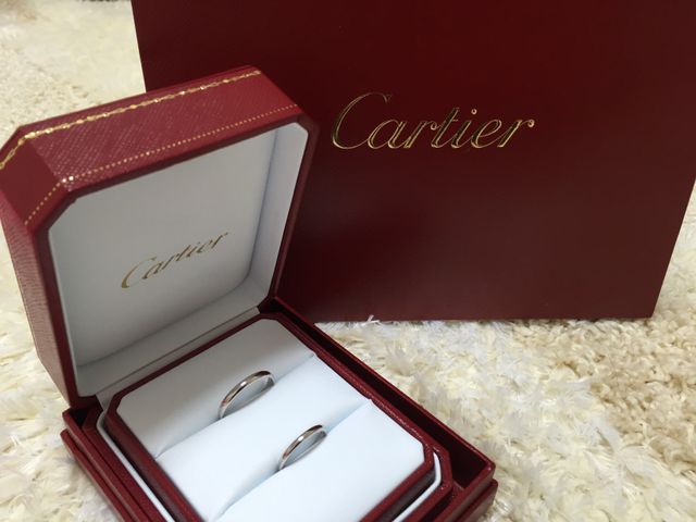 カルティエのクラシックなプラチナペアリングです。