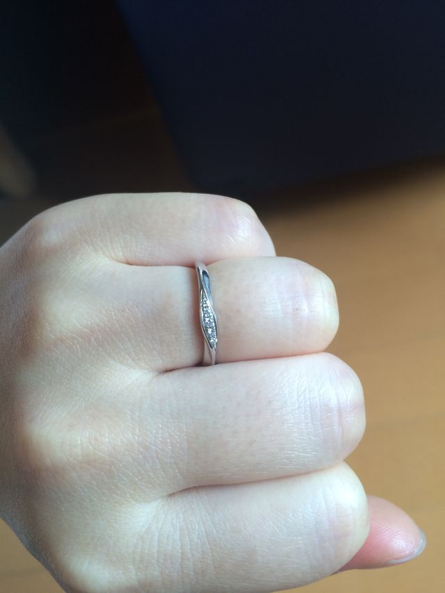 小さめのダイヤが並んだリング