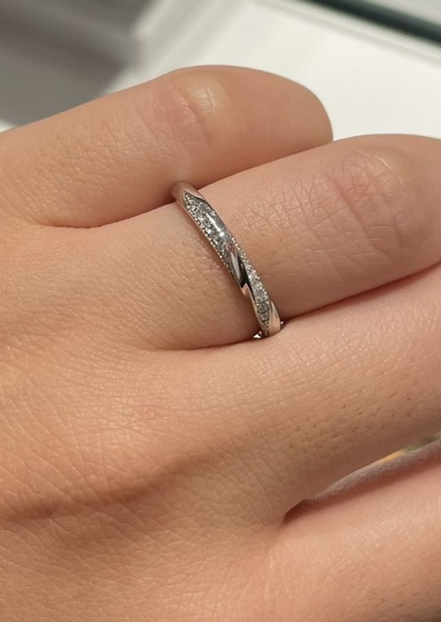 左右どちらからみても輝きがあってお気に入りです！