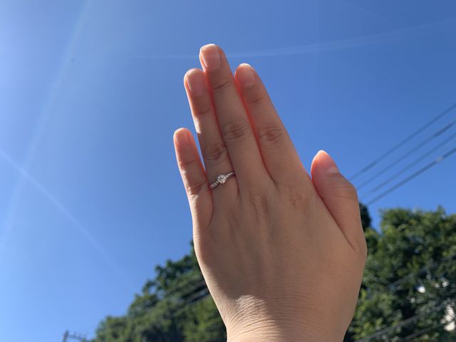 ウェーブデザインで指が綺麗に見えます。