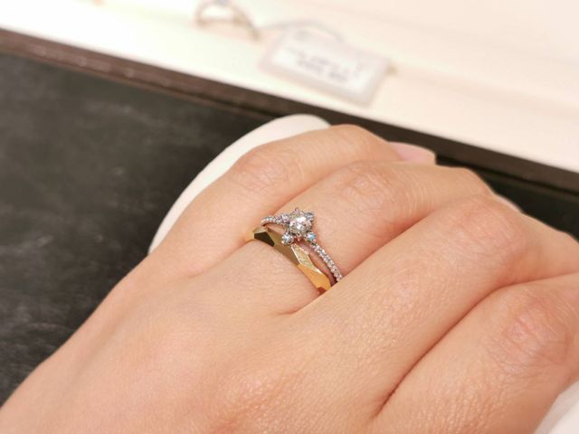 重ね付けを想定して結婚指輪も試着させてもらいました