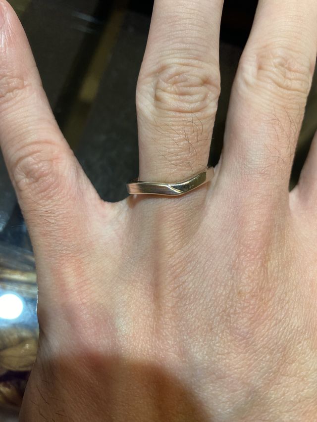 真ん中にピンクゴールドがある紅ひとすじです。