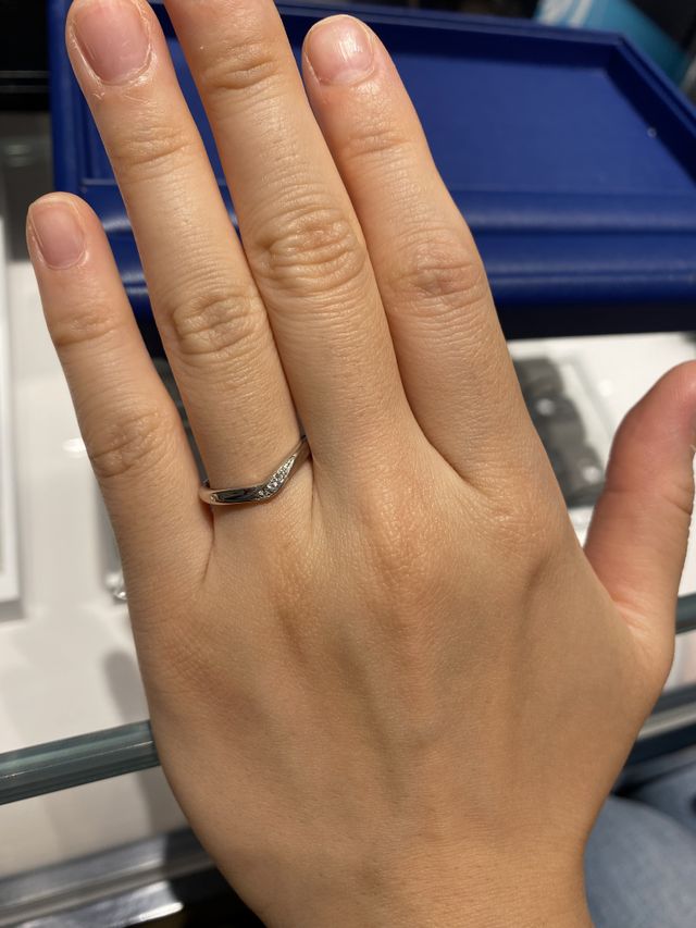 初桜というV字の指輪です