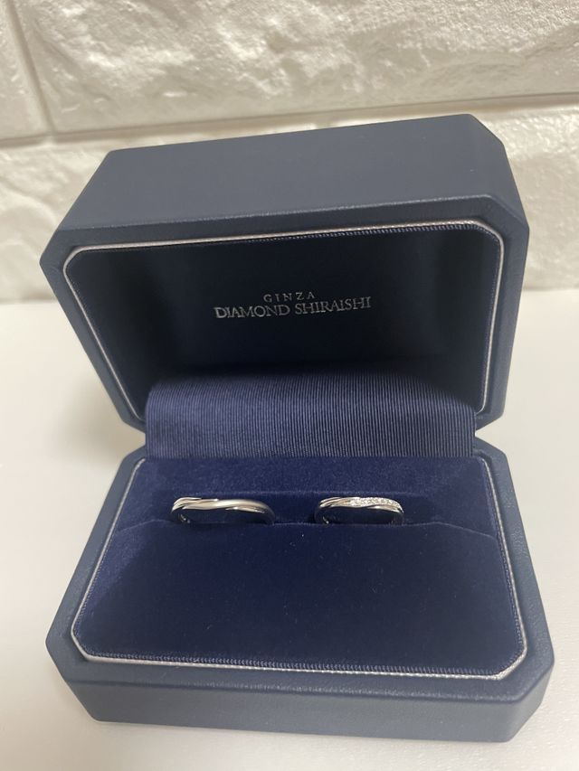 オプションでダイヤと同じように新郎の指輪につや消しいれてます