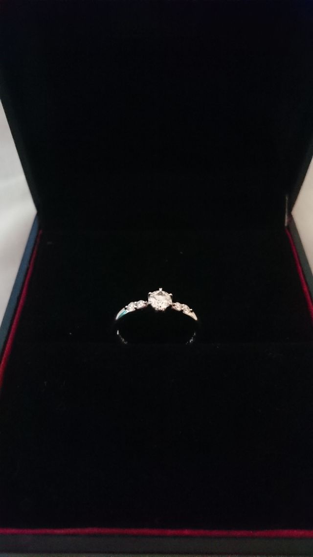 ラザールダイヤモンド　婚約指輪