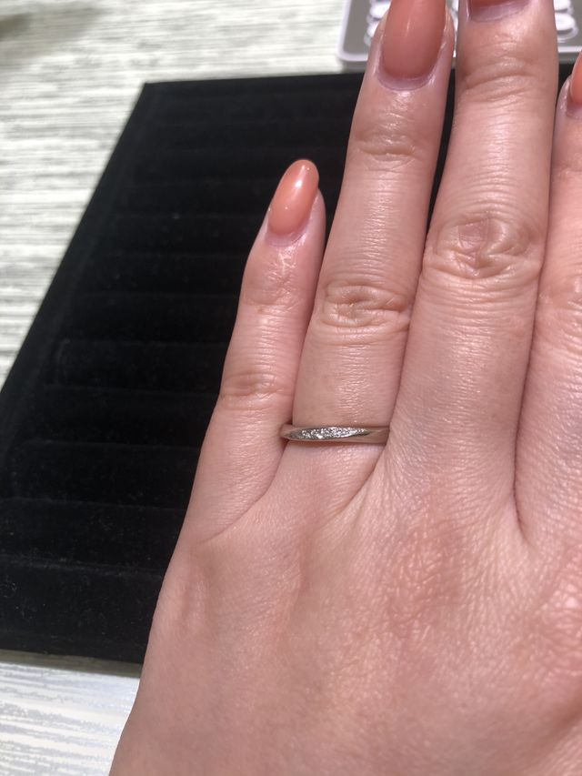 プラチナ、ダイアのリング。
ダイアの入れ方が自然。