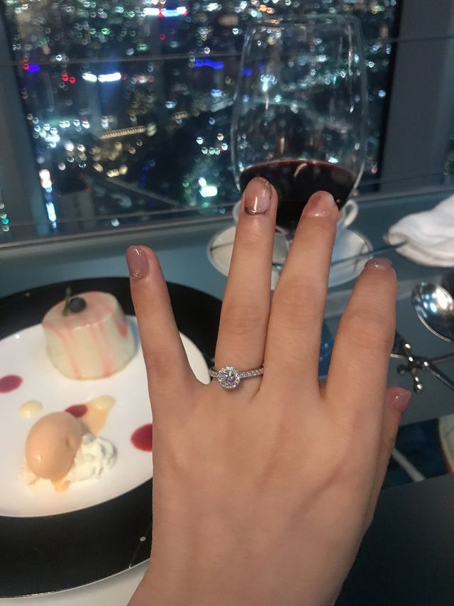 指輪の動きが女性のような柔らかさがありとても気に入りました。
