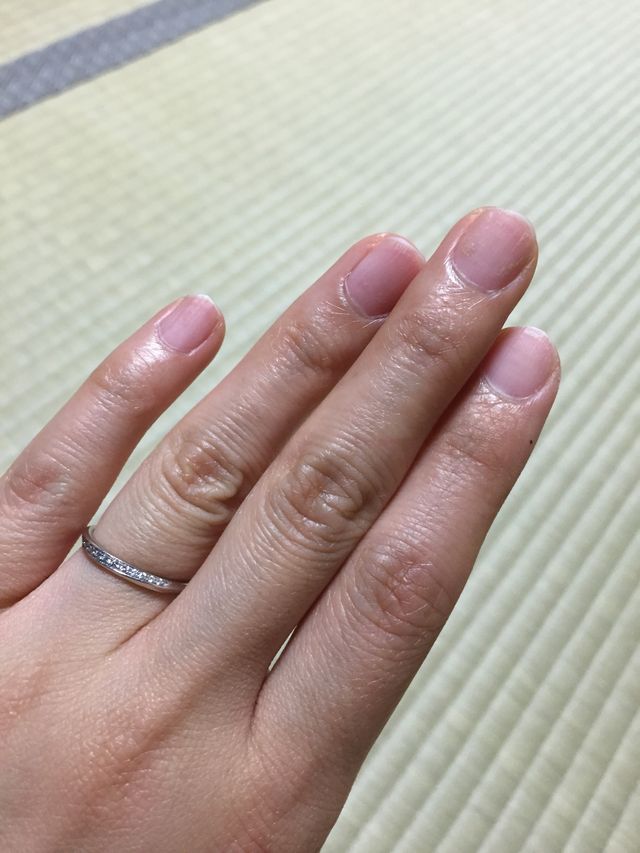 4℃の結婚指輪です。ハーフエタニティのような指輪です。