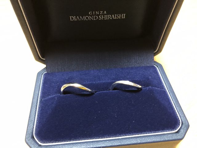 ウェーブしているタイプの指輪です。