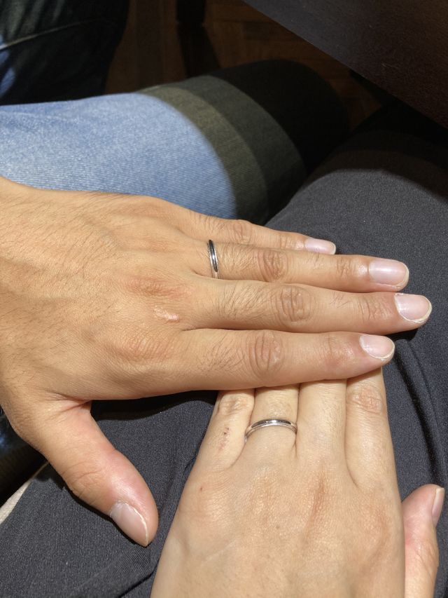 2人でお揃いの指輪を購入することにしました。