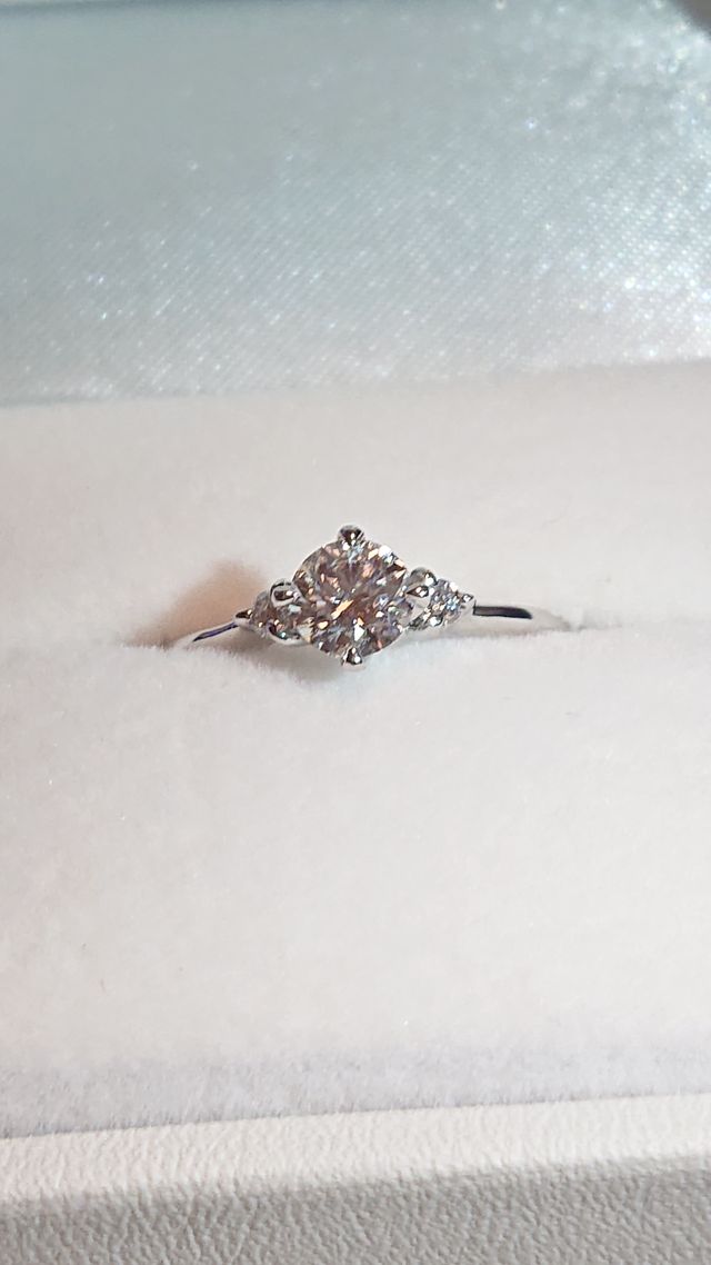 シンプルですが、つけると指がとても綺麗にみえました。