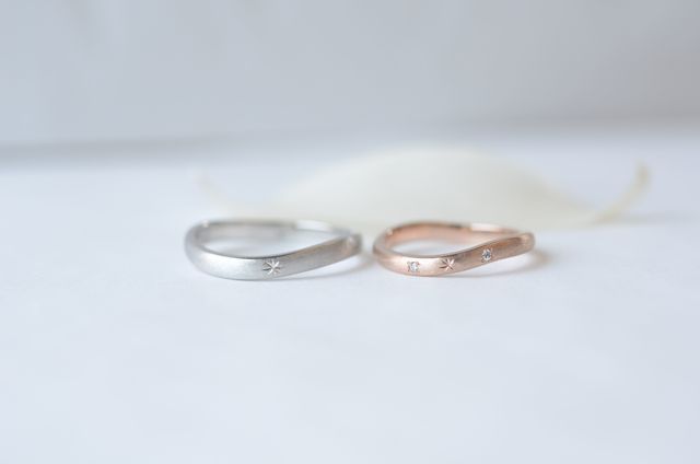 シルバーとピンクゴールドの指輪です