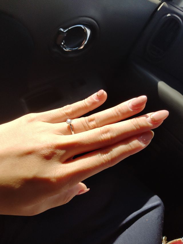 私の希望と旦那さまの想いの詰まった婚約指輪を頂きました。
