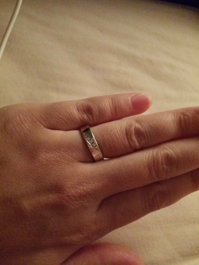 ダイヤを5粒はめてもらいました。