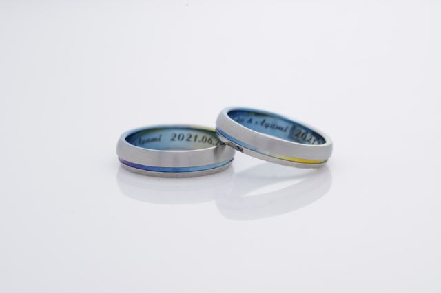 ジルコニウム製。内側とラインに色を入れました。2ヶ月で完成。