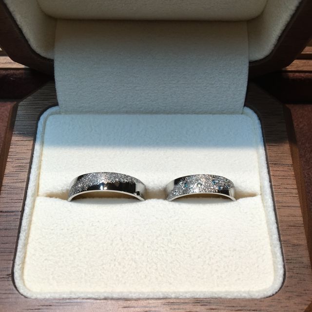 スターダスト加工の中に、北斗七星のブルーダイヤ❤︎