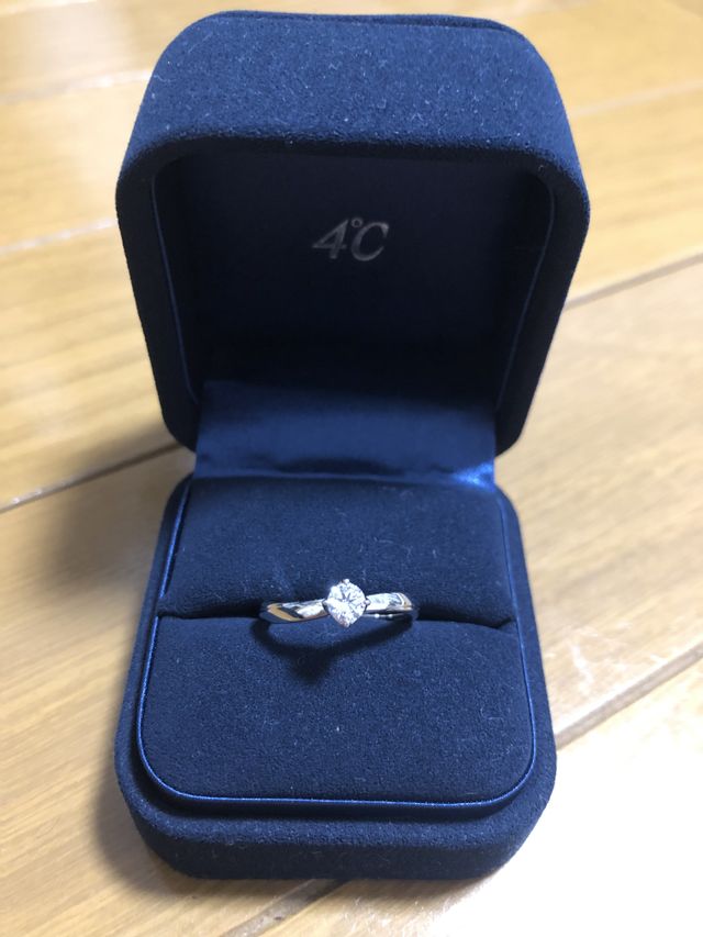 リング部分がウェーブがかっています。