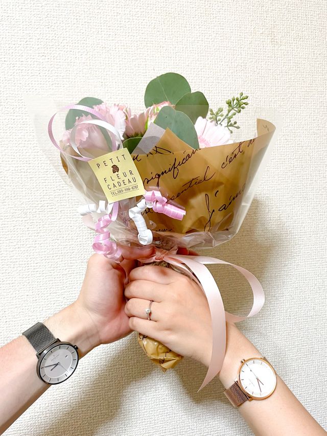 彼からプロポーズのときにもらった花束とおそろいのウォッチで♡