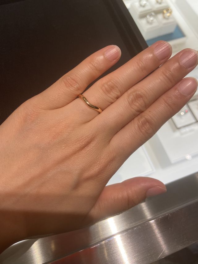 ダイヤなし、ピンクゴールド、カーブがかかっています