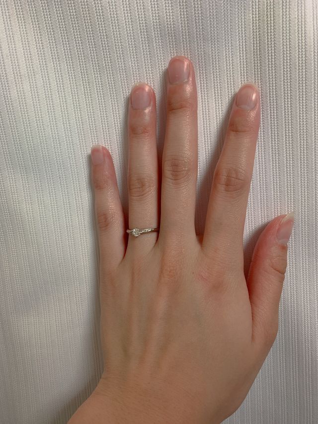 YUKIZAKIで購入した婚約指輪です。