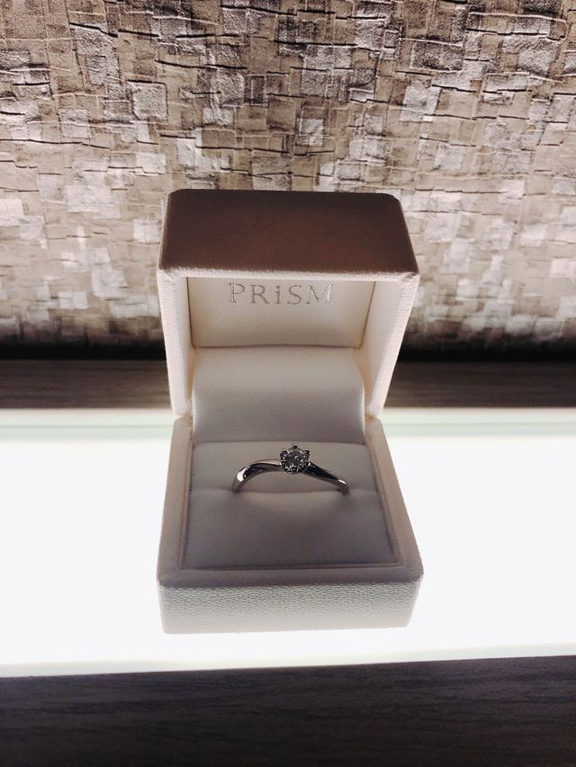 彼が選んでくれてサプライズでプレゼントしてくれた婚約指輪です