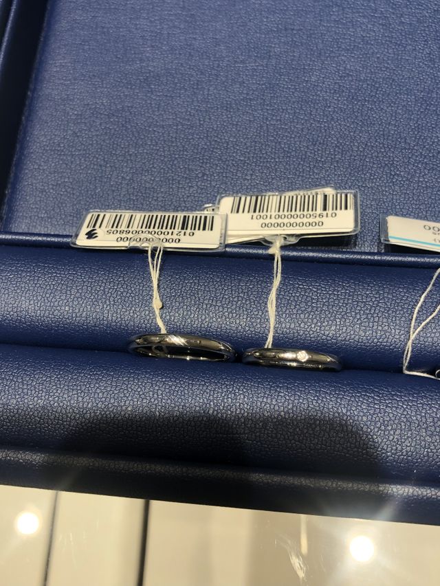 右側:女性用
2.2mm プラチナ サラ留め 1石