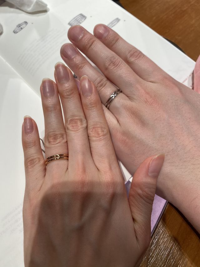 エルメスの指輪で色はピンクゴールドとホワイトゴールドです。