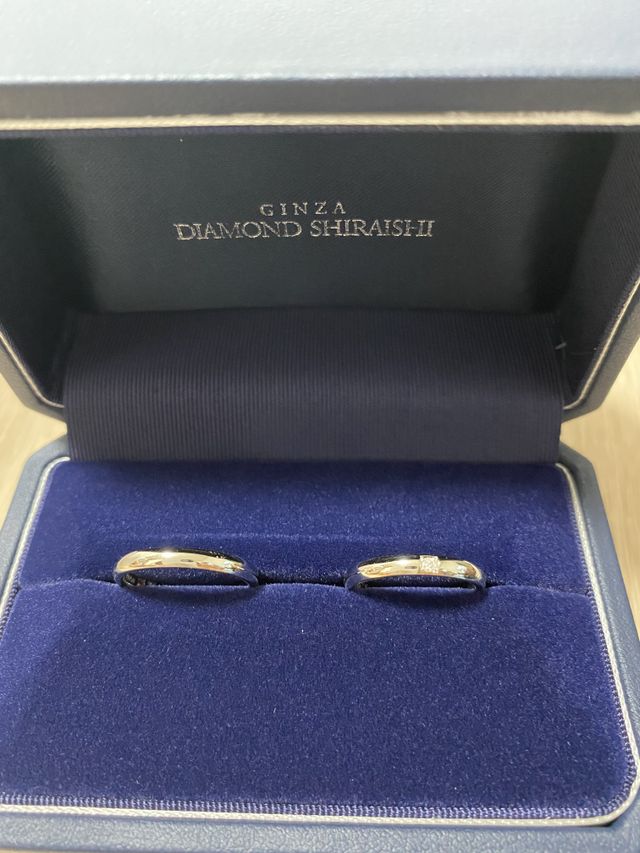 私の指輪のみダイヤモンドを一石入れました。（右）