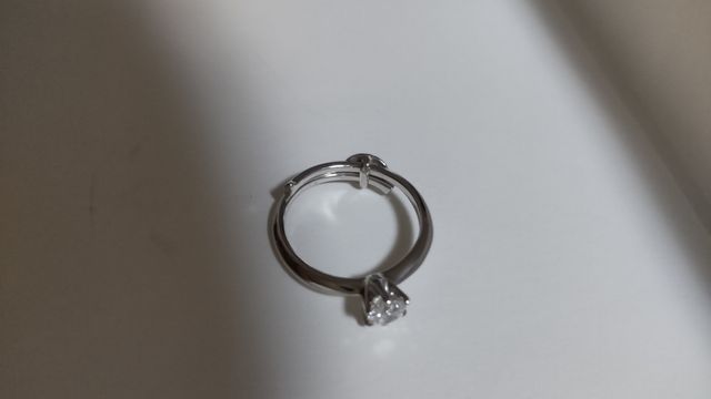 サイズの調整ができる仮のプロポーズリング