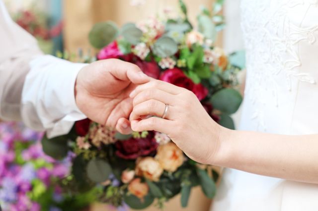 ウェディング写真を撮った際に、指輪メインに！