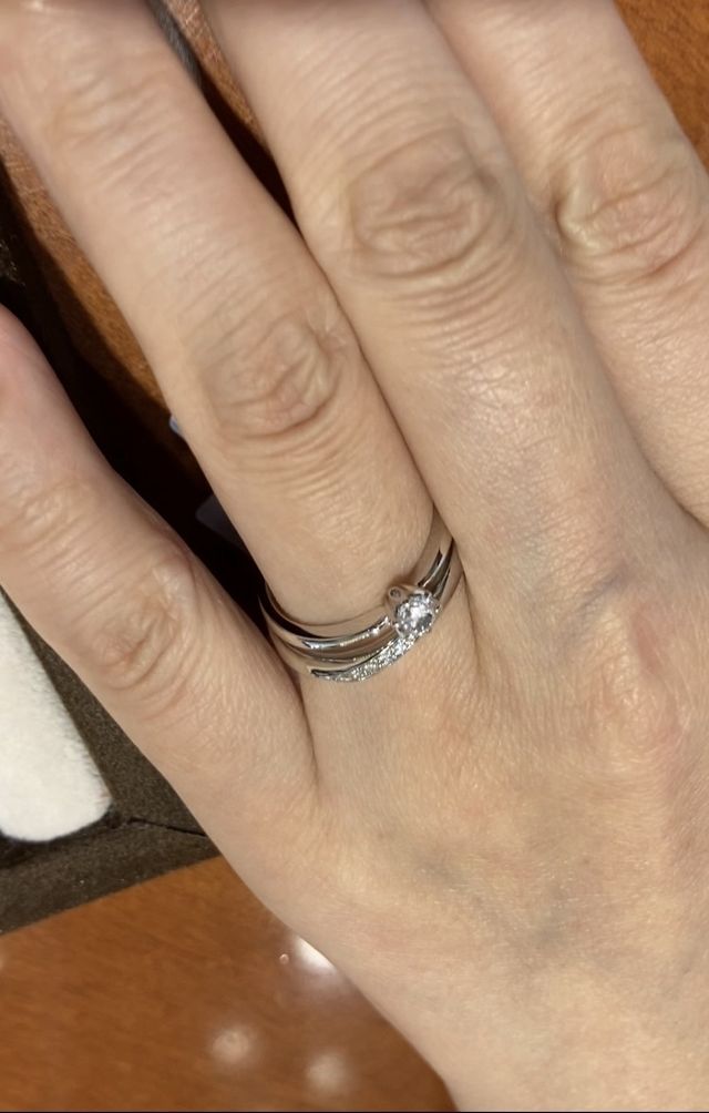 結婚指輪(ファミーリア)と婚約指輪です。