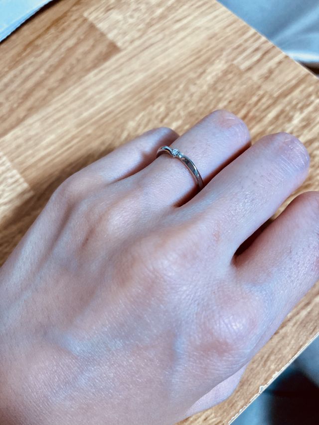 小粒ながら、輝きはしっかりとあって存在感があります。