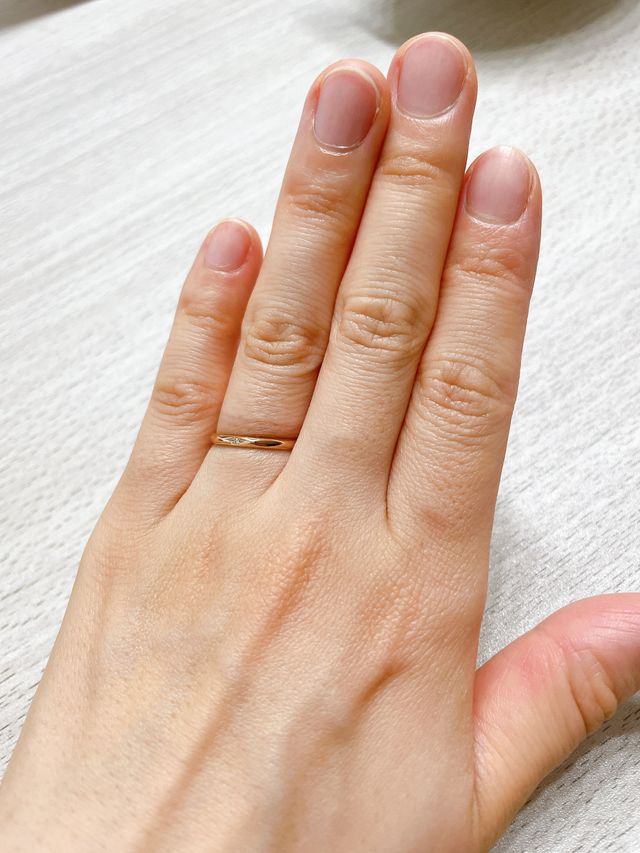 ピンクゴールドなので肌の色とよく馴染んでいます。