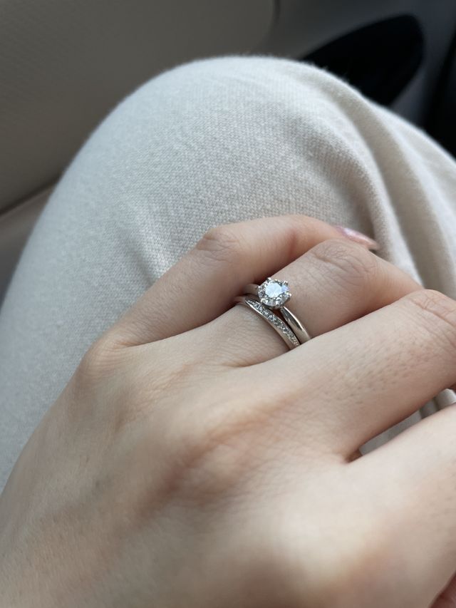 重ね付けしたくてこちらのデザインにさせていただきました。