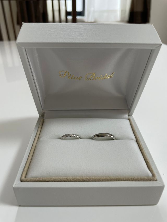 女性のリングはダイヤが埋め込まれていてとても可愛いです♡