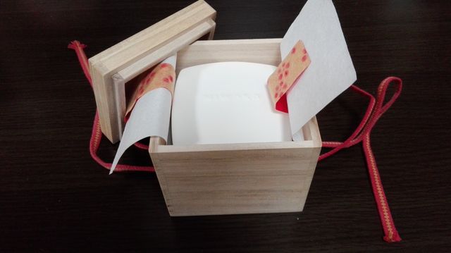 箱も和風で美しいです。