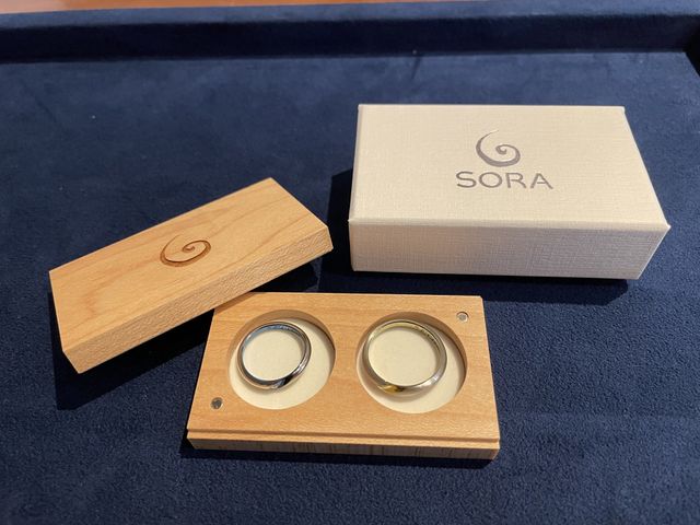 指輪の色はブルーとイエローです
とても綺麗な色をしてます