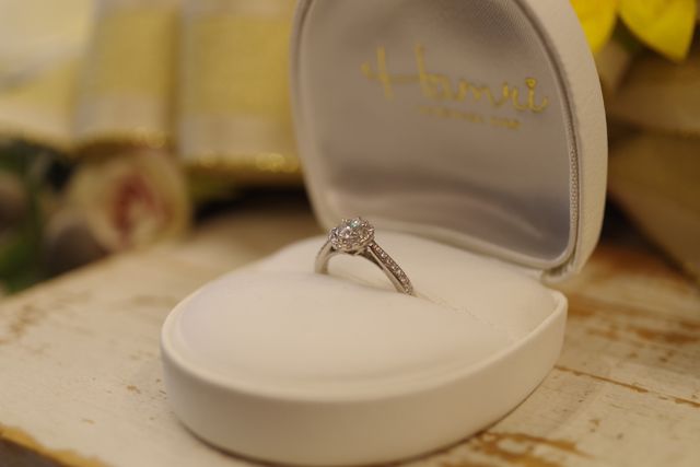 【婚約指輪】アーム部はハーフエタニティ